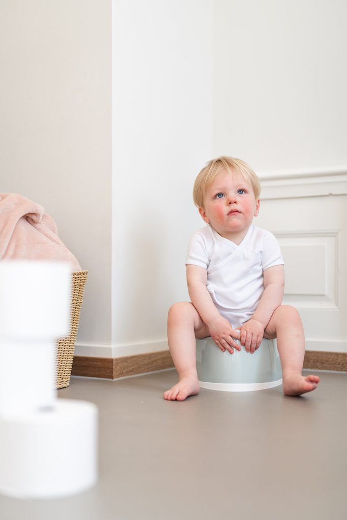 potty training toilet seat/ potty chair can be seen in the picture where baby can do poop/pee/wee/poo. it is also helpful during nighttime potty training. Succesful potty training tips by best potty training app have helped the 18 months old baby to be potty trained. busting potty training myths